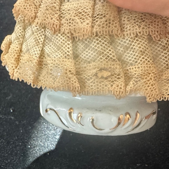 Elegant Vintage Royal Japan hand, painted dancing Lady Figurine in Green and Tan - Picture 7 of 8